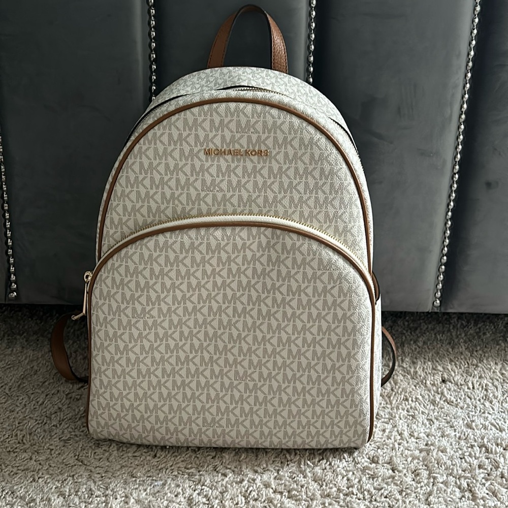 Michael Kors Women’s Backpack (Large)